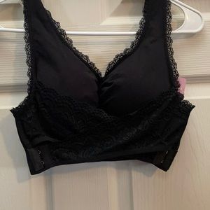 NWT Iviestin Black Yoga Bra w/ Uplift Bands, Large